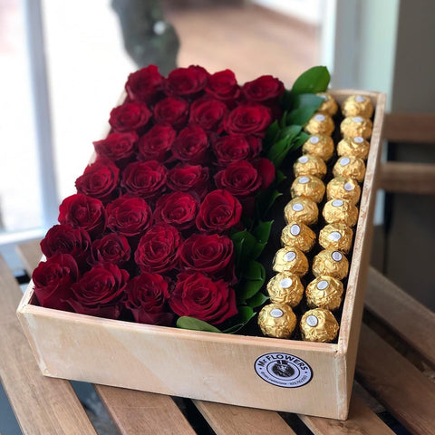 Caja de madera con rosas importadas y bombones