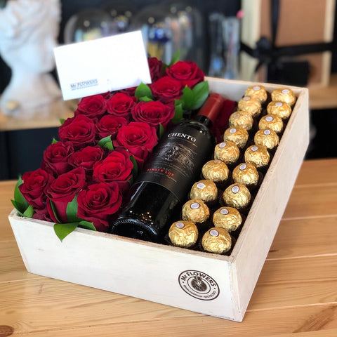 Caja de madera con rosas Importadas, Vino y Bombones Ferrero Rocher